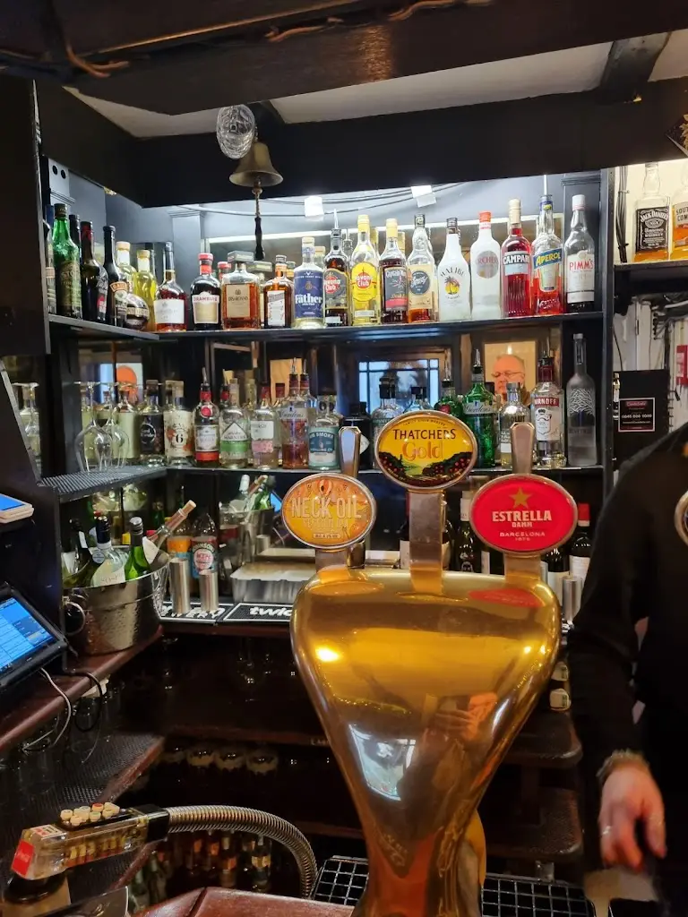 Leslie Clode_Marney's Village Inn_Hinchley Wood_review