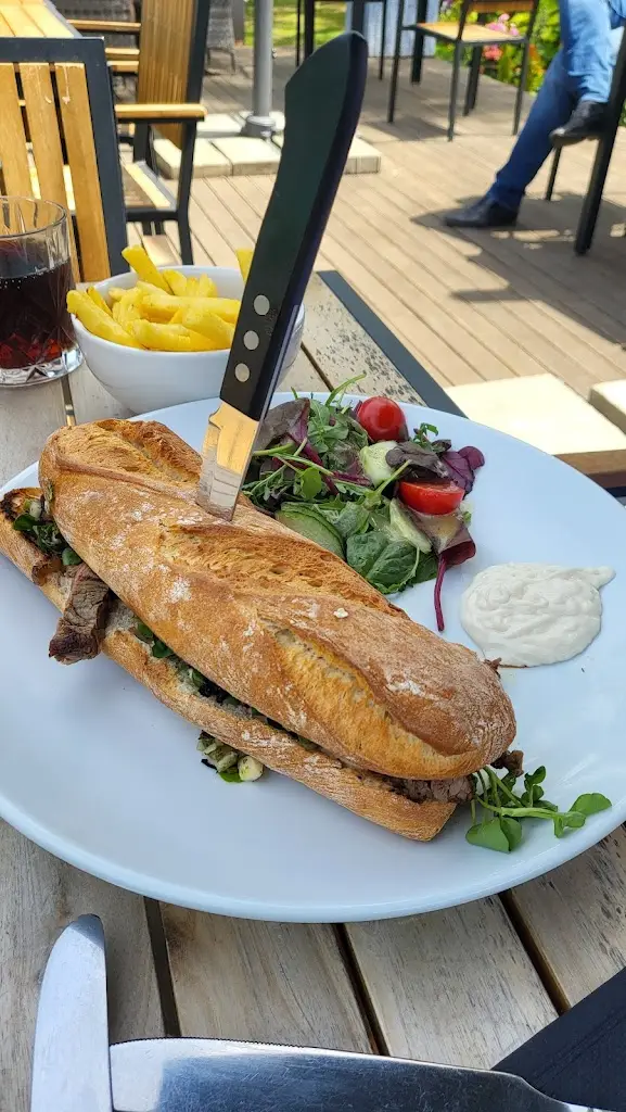 Kersti Klami_Marney's Village Inn_Hinchley Wood_review