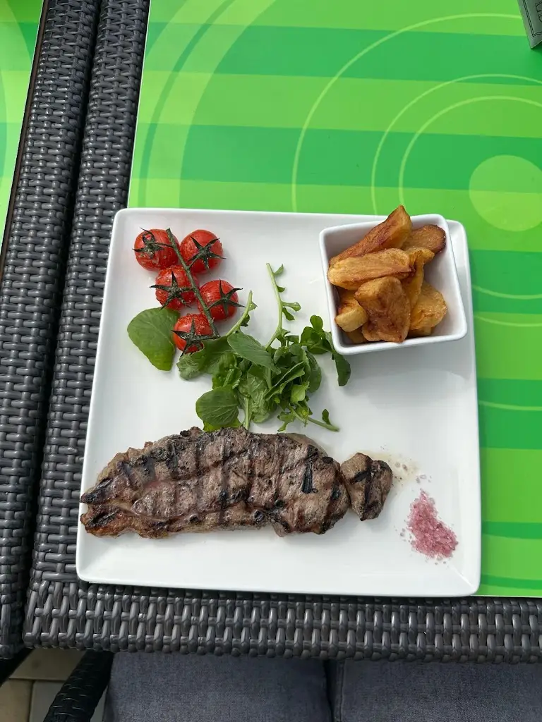 Jose Mendoza _Pavilion Bistro_Heywood_review