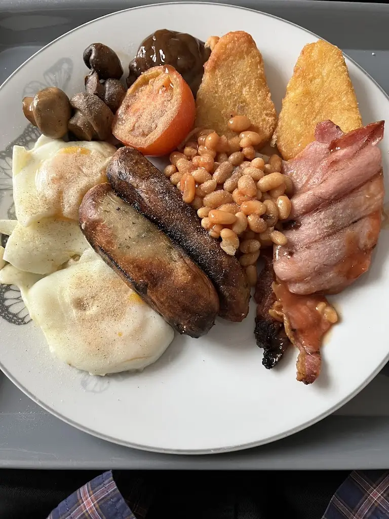 Vic Piner_Harvester Sir Winston Churchill Rochdale_Heywood_review