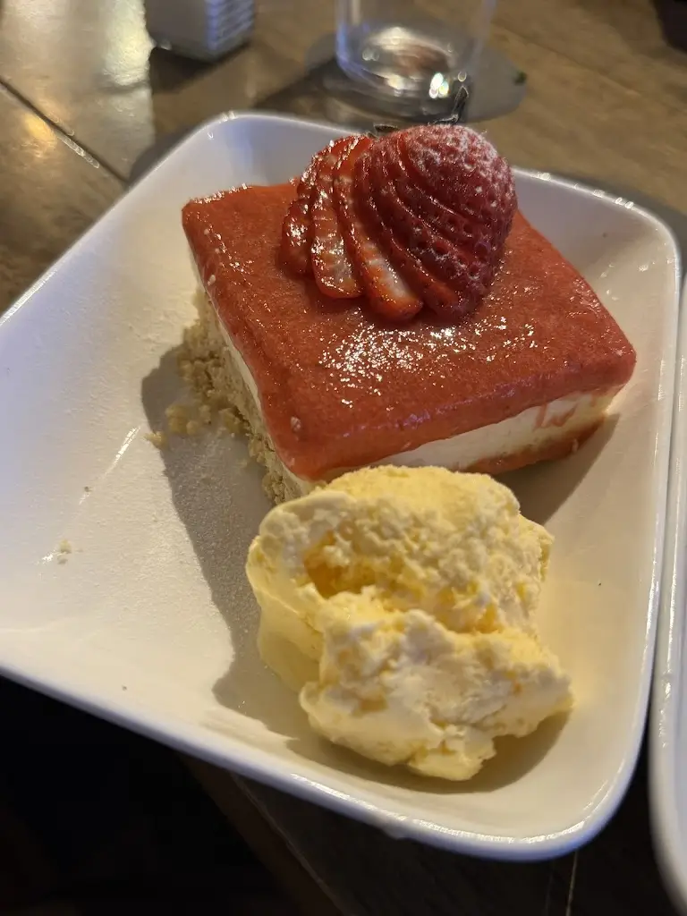 Olha Sulymenko_The Grapes at Bamford_Heywood_recensione