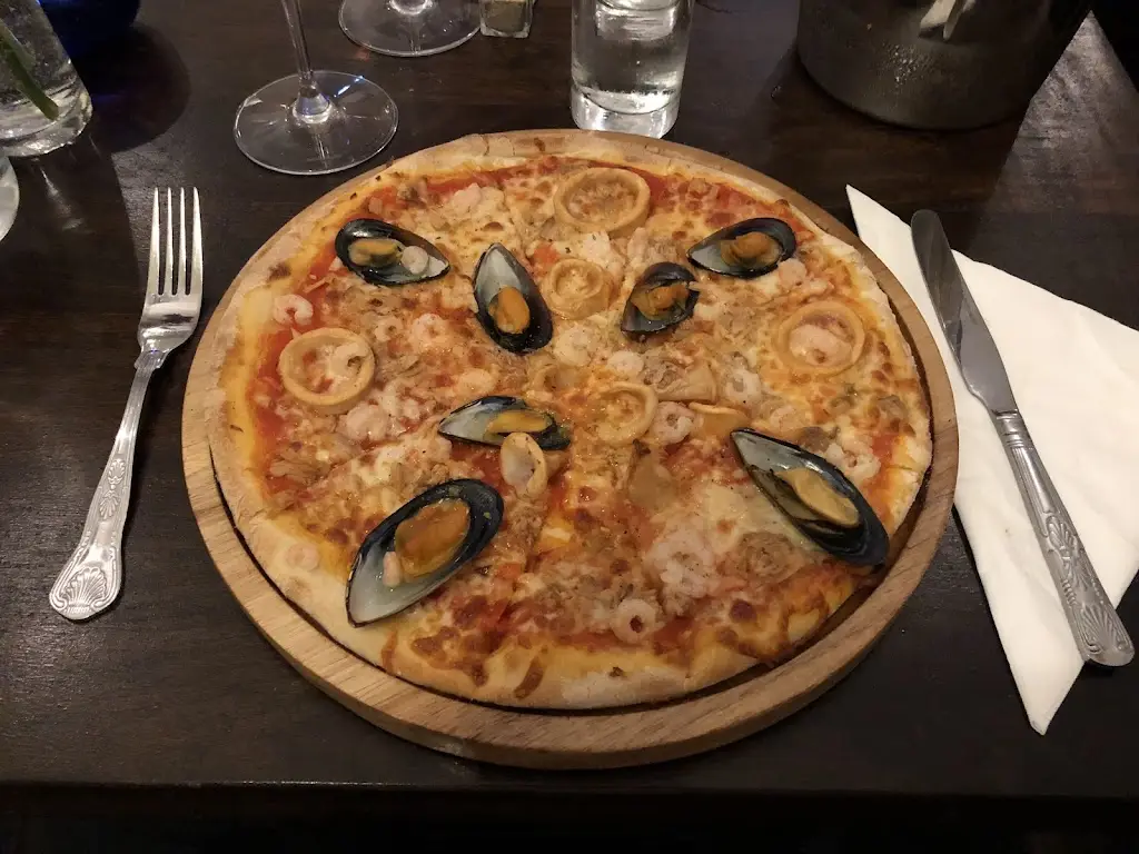 Endre Tamas_Toscana Meditarranean_Hindley_recensione