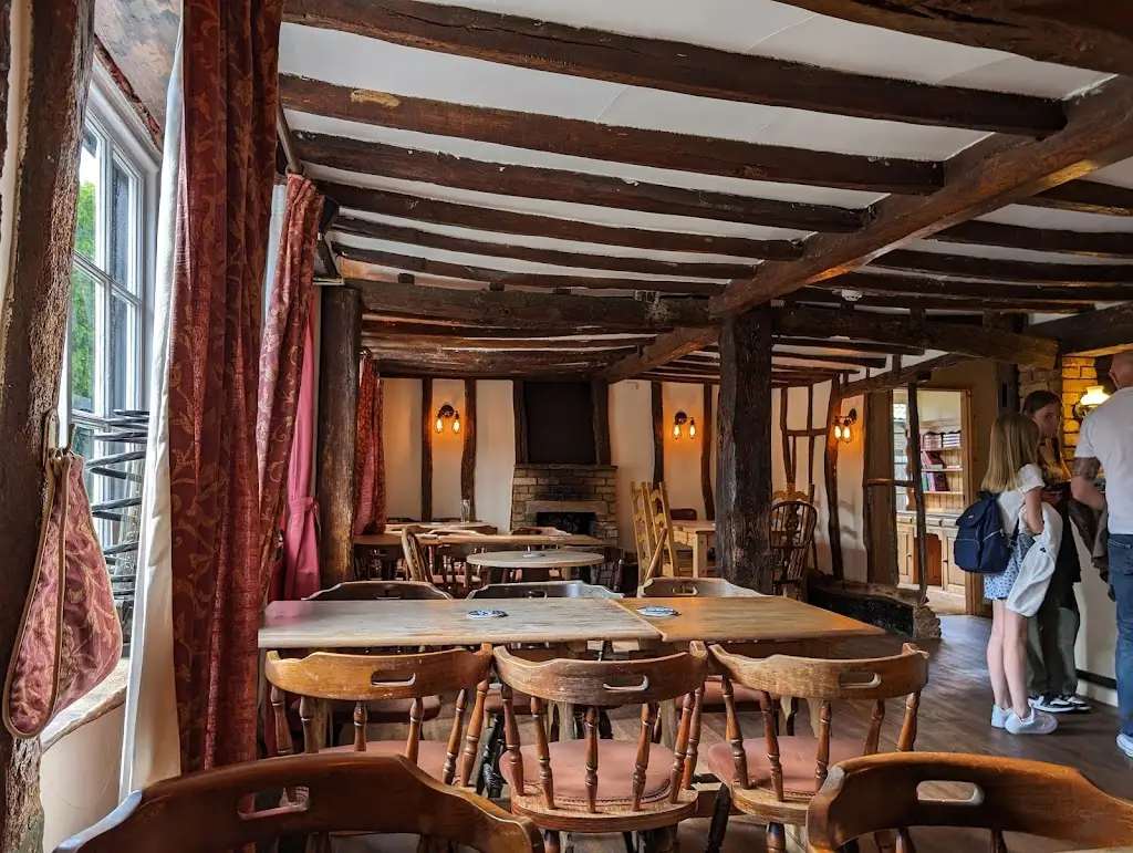 Ludmila Perlova_King William IV_Histon_review