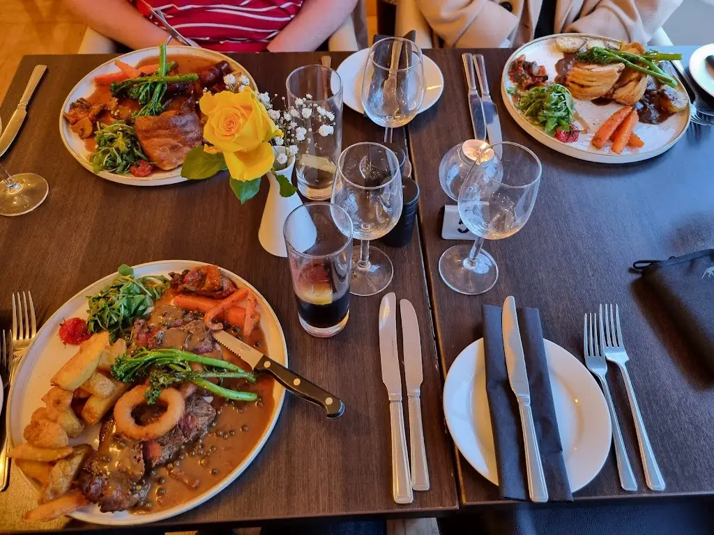 Maurice Arends_The Rose Garden_Hockley_review