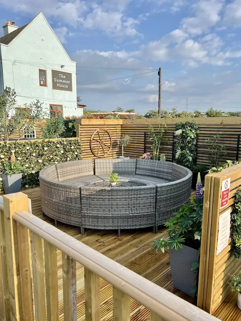 Lesley Slater_Summerhouse_Albrighton_review