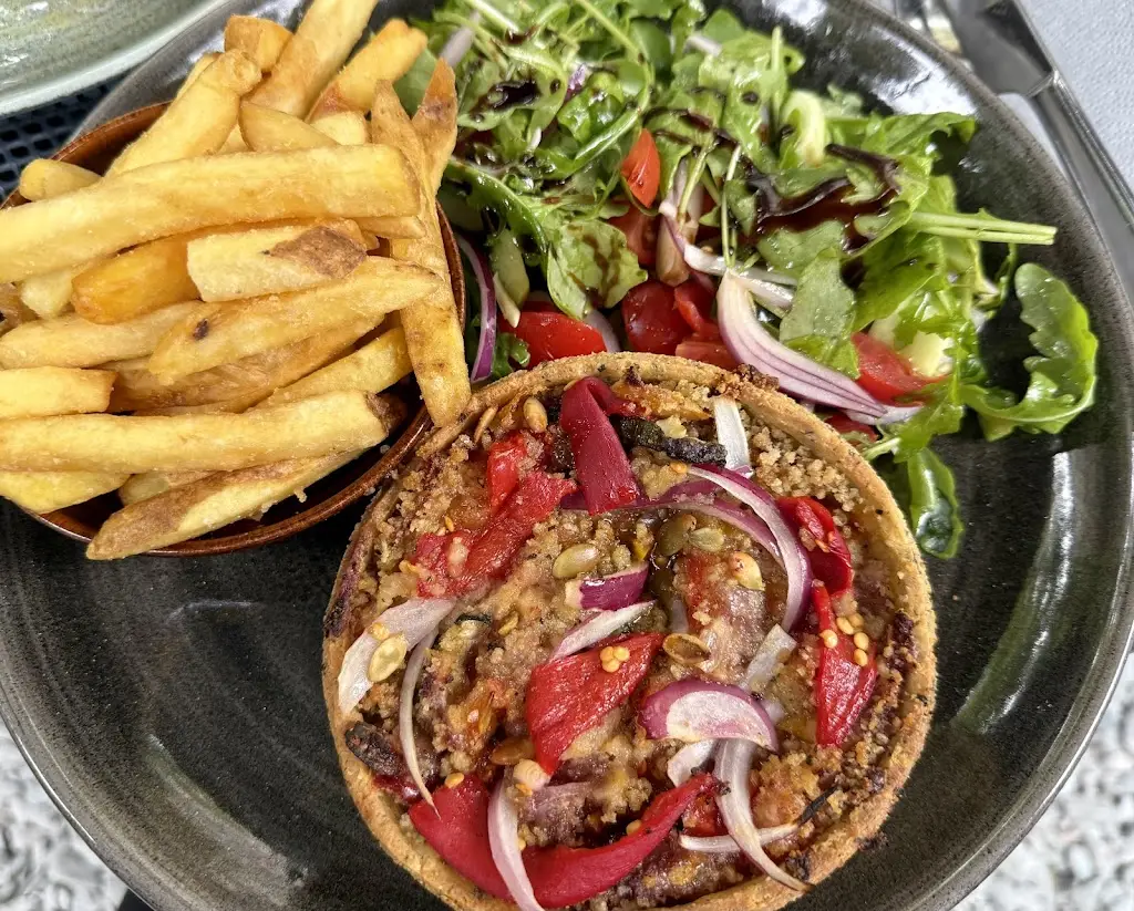 Deb Litman_Avanti Restaurant and Bar_High Bentham_review