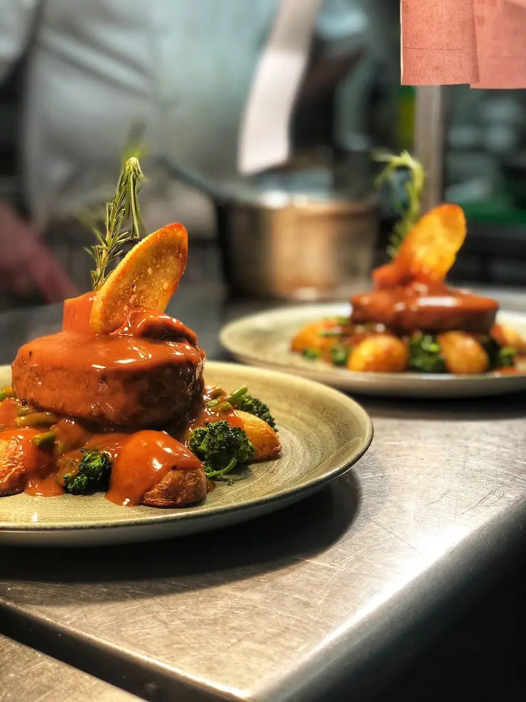 Avanti Restaurant and Bar_High Bentham_slider_image_2