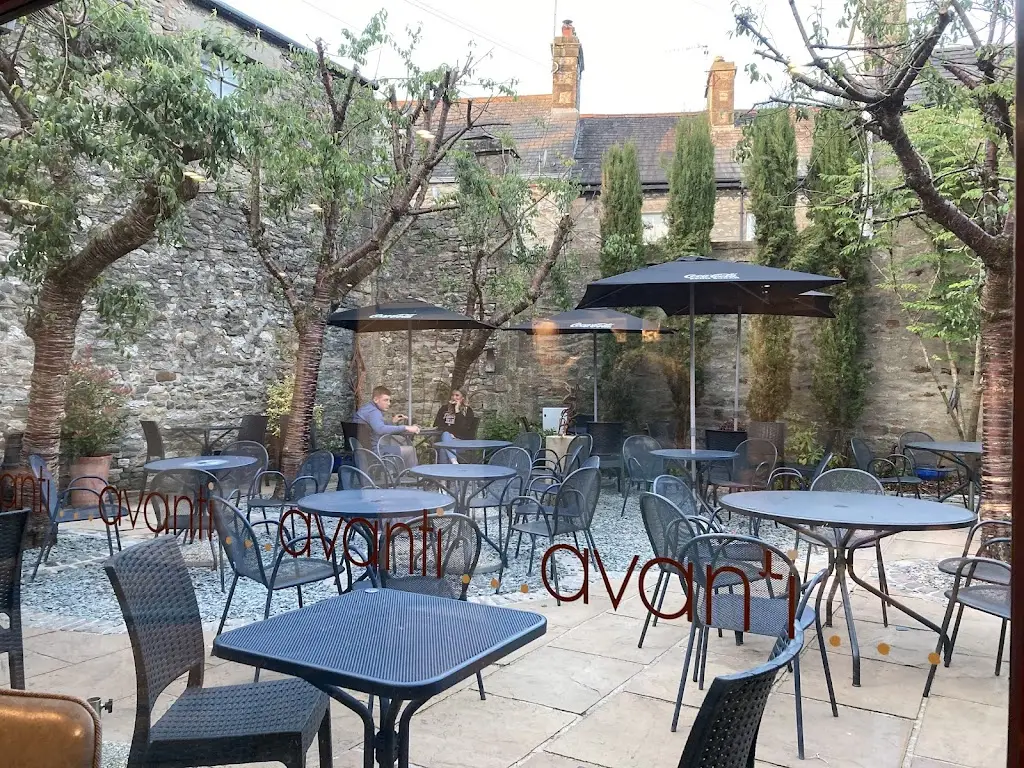 Avanti Restaurant and Bar_High Bentham_slider_image_3