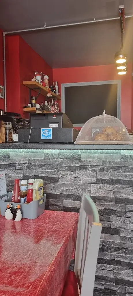 Wayne Brown_G & Mo's_High Bentham_review