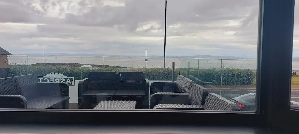 Corinne Crook-Black_Aspect Bar & Bistro_Heysham_recensione