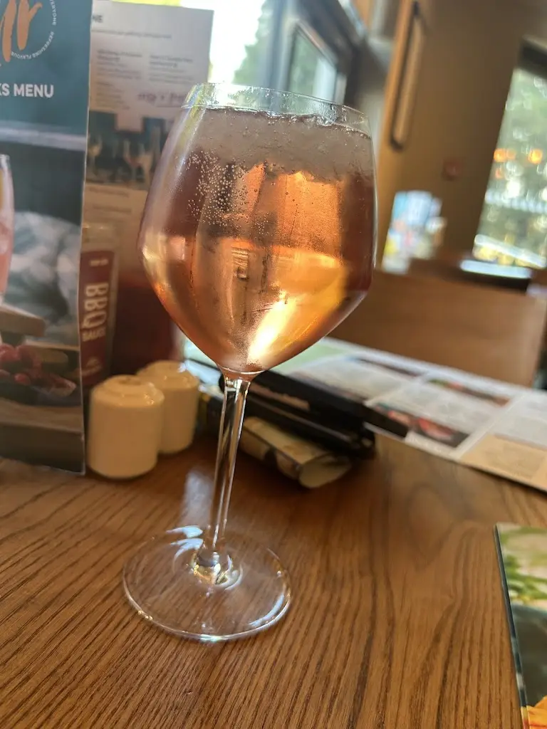 Carla Phillips_Harvester White Hart Leighton Buzzard_Hockliffe_review