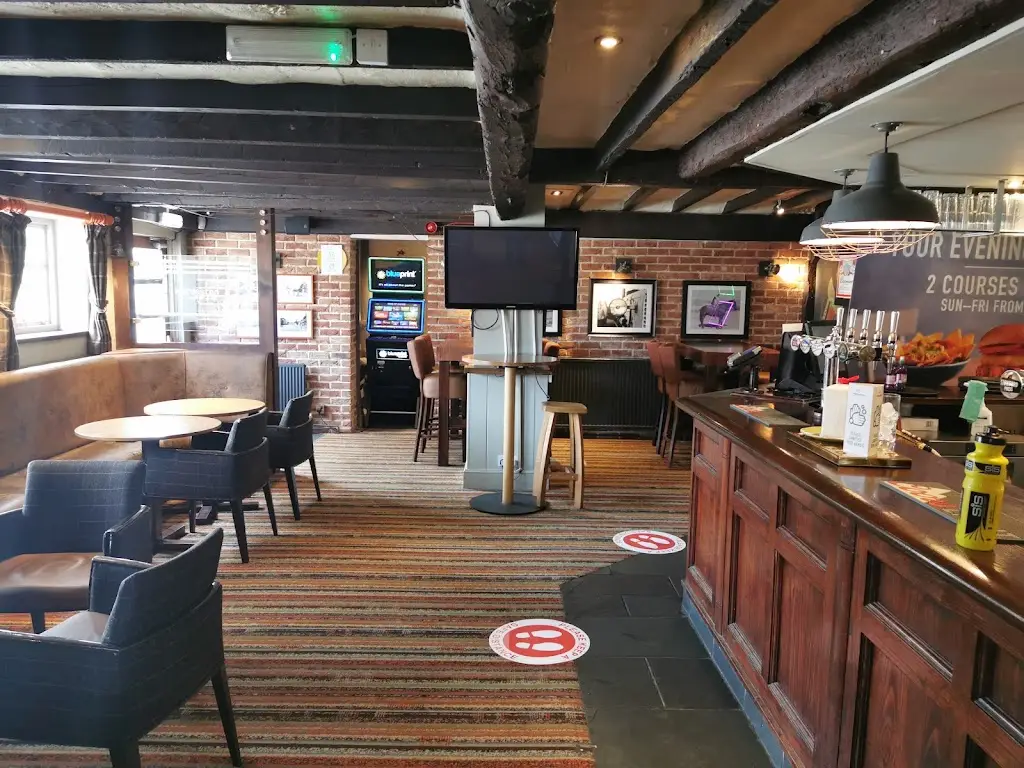 Harvester White Hart Leighton Buzzard restaurant in Hockliffe