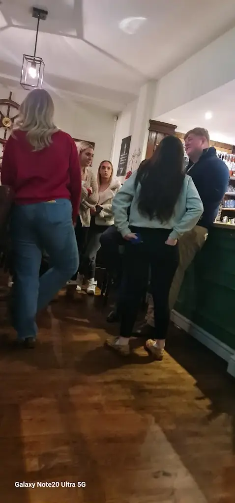 Julie Erdmann_The Anchor_Hockliffe_review