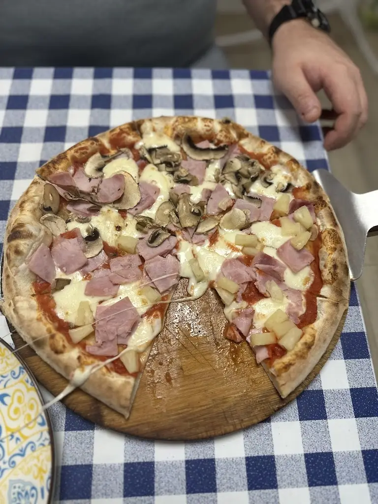 Karolina Zurek_Amore Pizzeria_Hockliffe_review