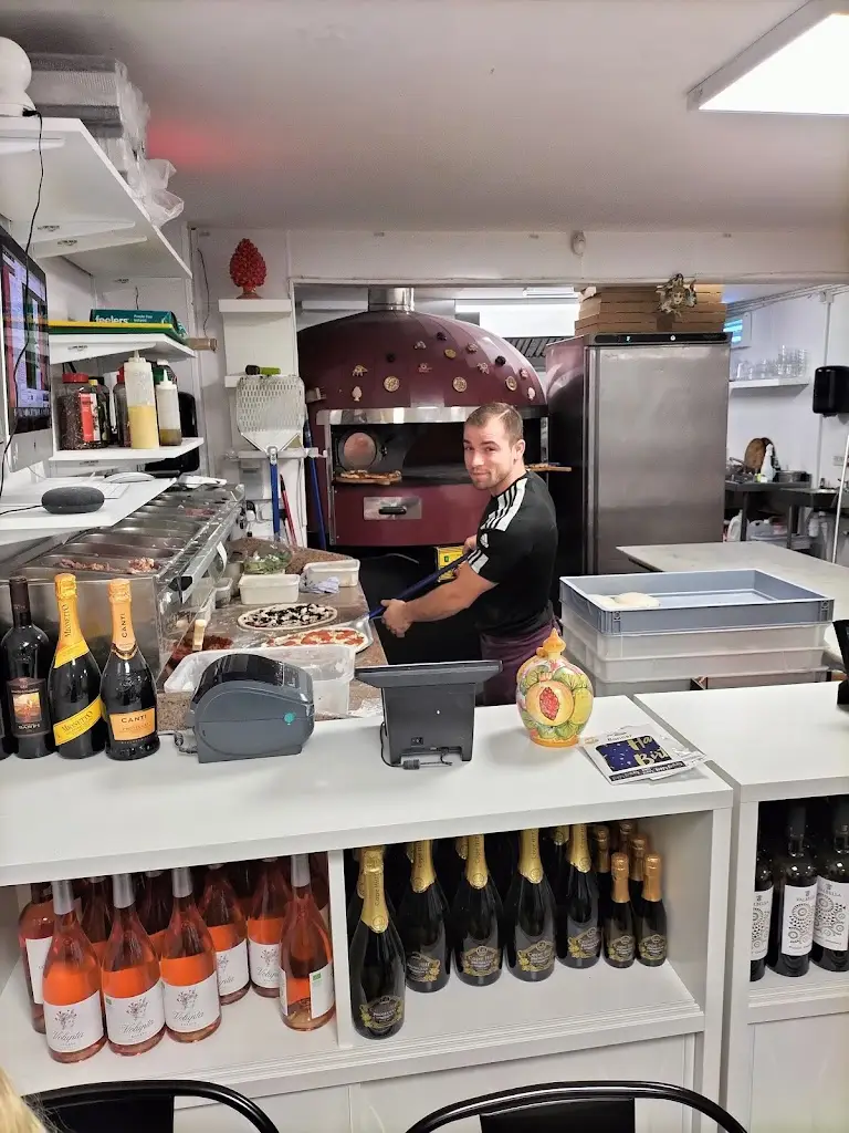 Lucy Clarke_Amore Pizzeria_Hockliffe_review