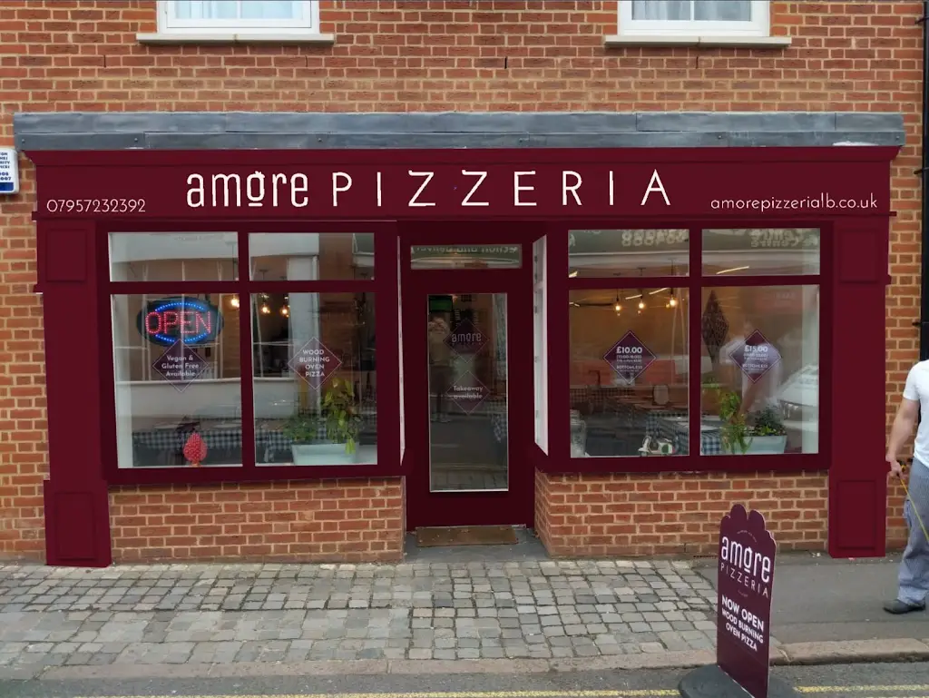 Amore Pizzeria restaurant in Hockliffe