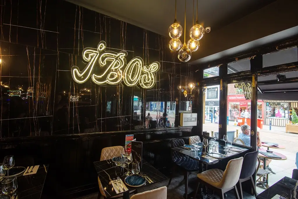 Ibo's Bar & Restaurant restaurant in Hitchin