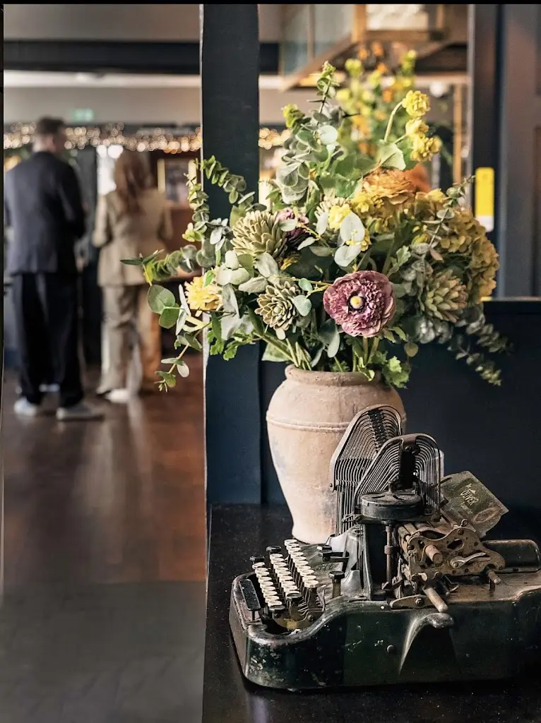 Dennis Maloney_Kite at The Red Hart_Hitchin_review