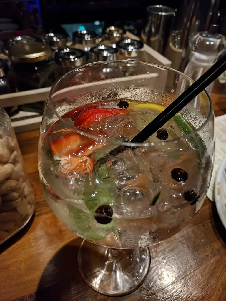 Menu_Bar Azita_Hitchin_image_6