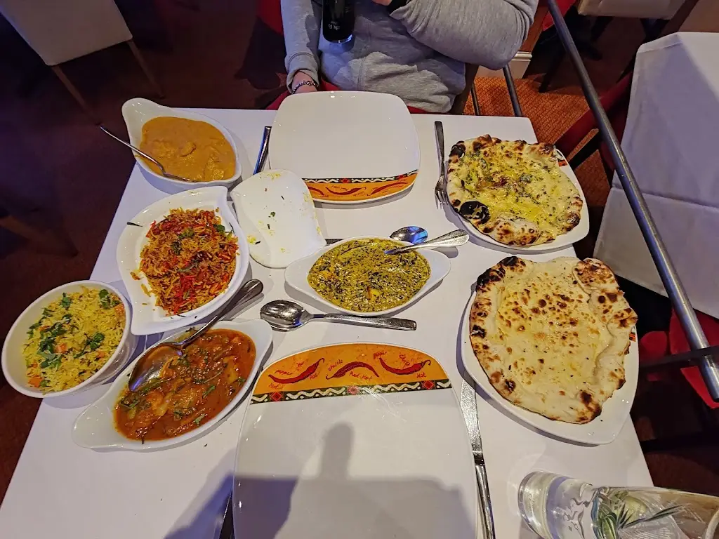 Red Chilli Restaurant_Holmwood_slider_image_3