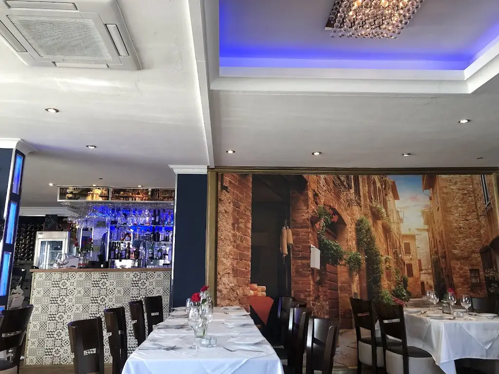 Don Alberto_Holmes Chapel_slider_image_1