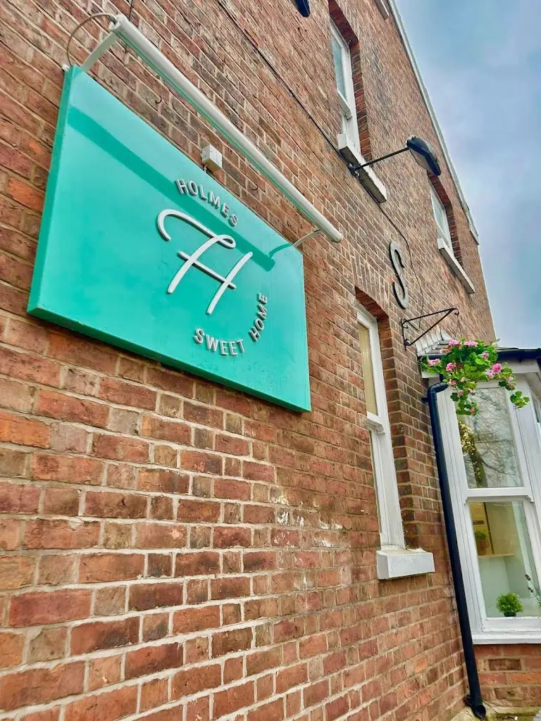 Maddie Lightfoot_Holmes Sweet Home_Holmes Chapel_review