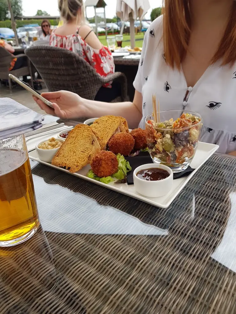 Menu_The Fox and Hounds_Holmes Chapel_image_5