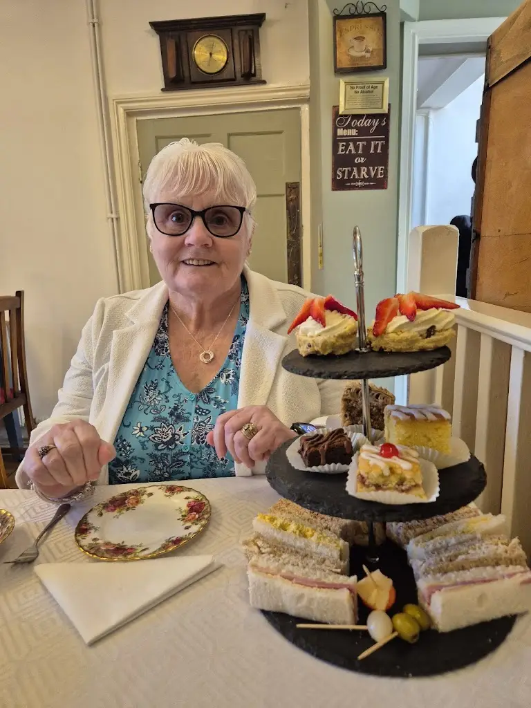 Tracy Sleeth_The Cobbles Tea Room_Holmes Chapel_review