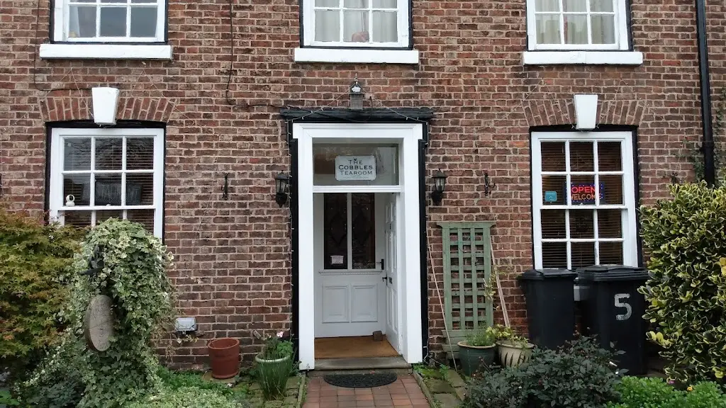 The Cobbles Tea Room_Holmes Chapel_slider_image_3