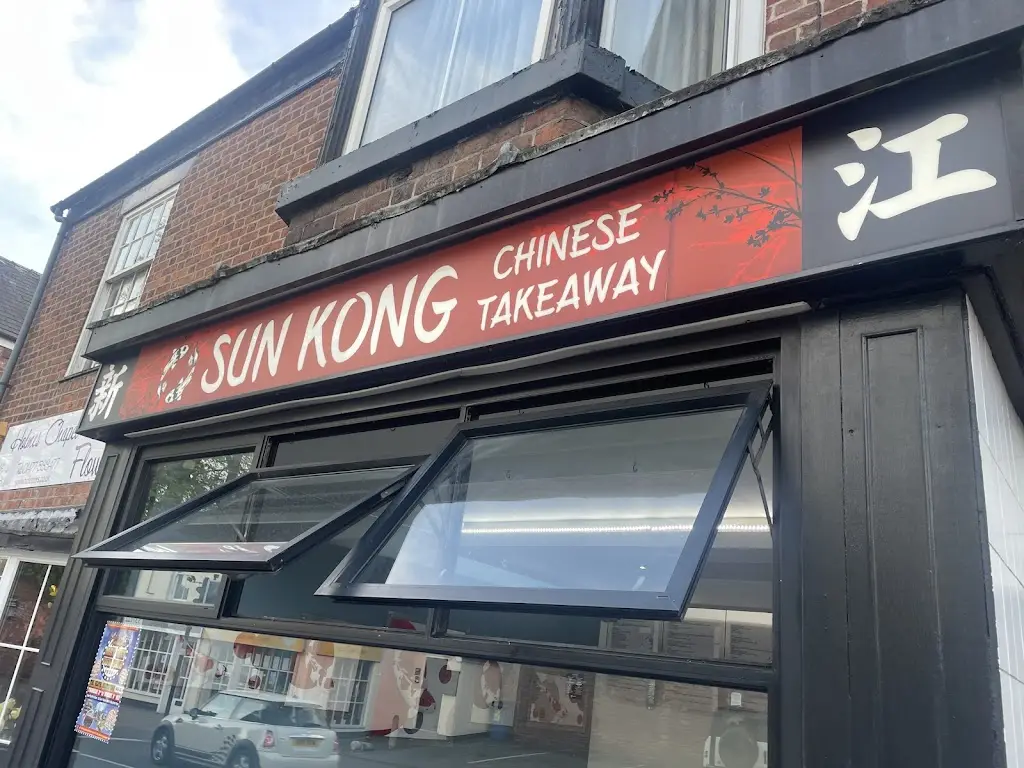 Tom Sturgeon_Sun Kong_Holmes Chapel_review