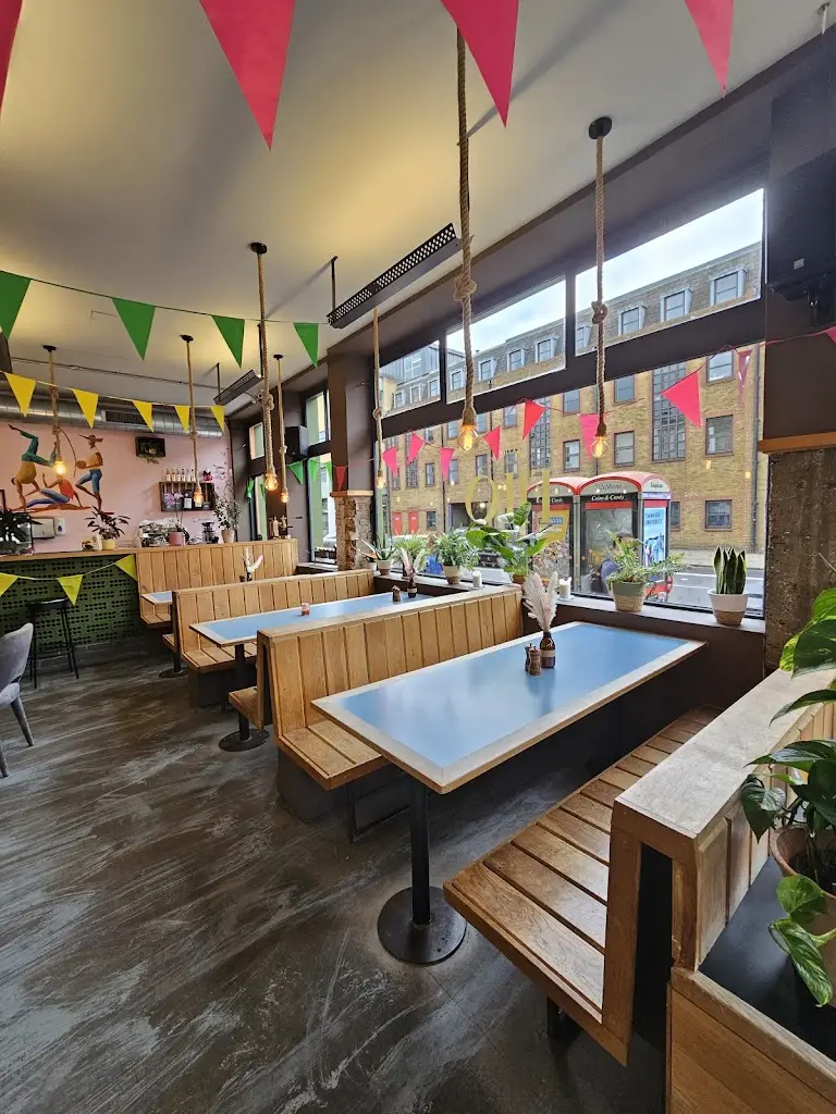 Filó Brazil_Holloway_slider_image_1