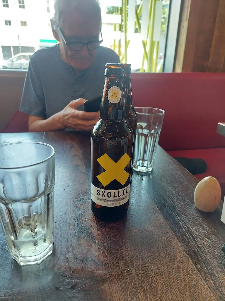 Tom Potts_Nando's Holloway Road_Holloway_review