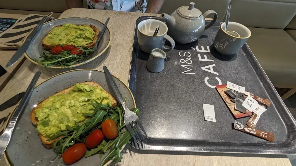 Gayathri Niharika_M&S Café Rushden Lakes_Higham Ferrers_recensione