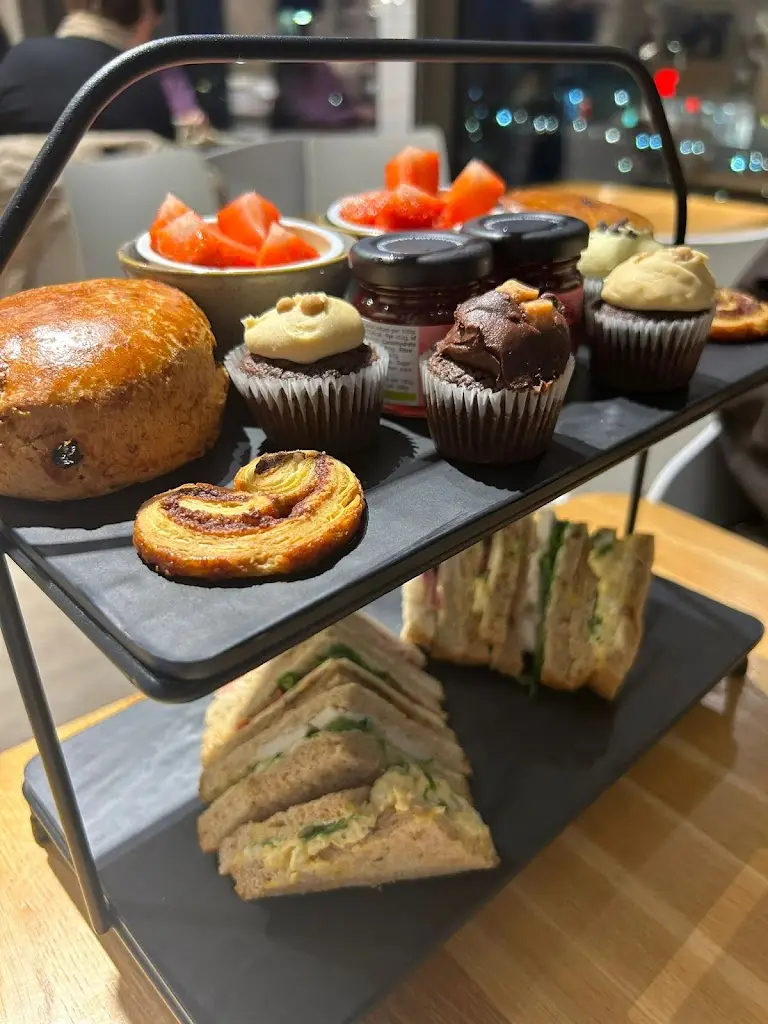 Henry Bowesman_M&S Café Rushden Lakes_Higham Ferrers_recensione