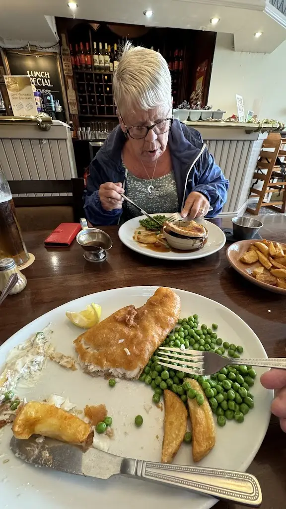 Mick K_The New Inn_Holywell Green_review