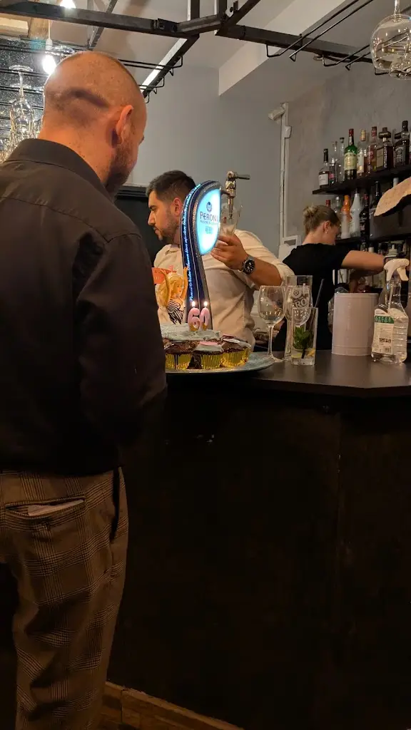 Hadrian Briggs_Sambuca_Baildon_recensione