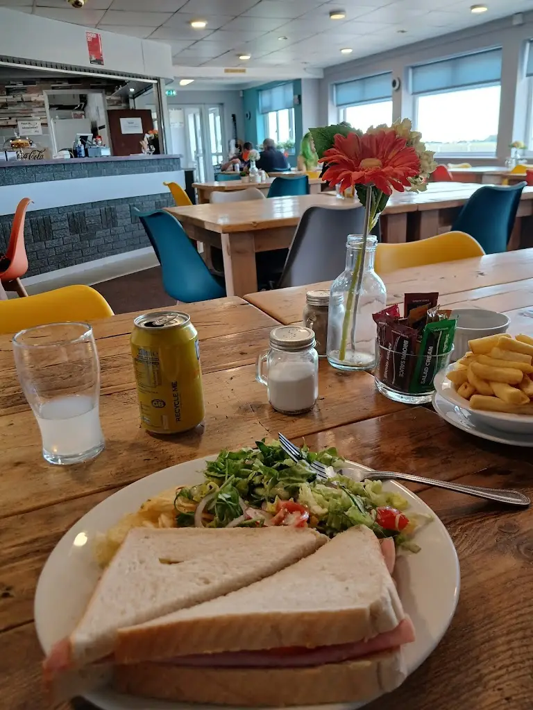 Samantha Kettle_Runways at Fenland Airfield_Holbeach_review