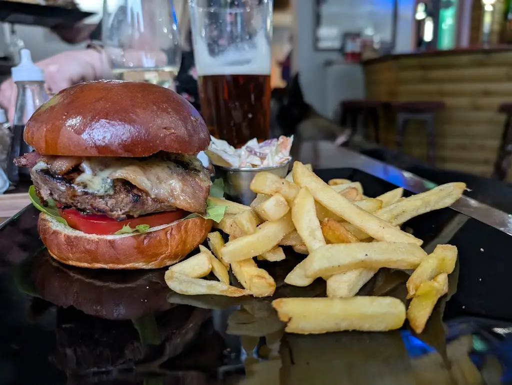 Tony Cain_The Plough Inn Brew Pub_Hollym_review