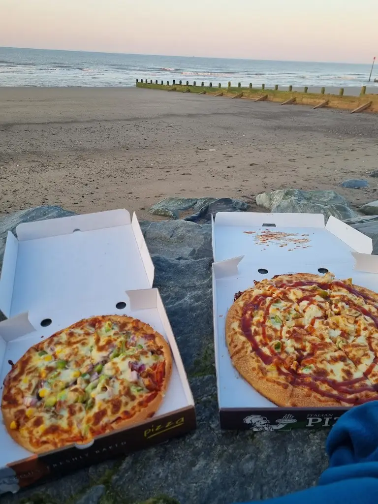 Chloe Pennicott_Prego_Hollym_review