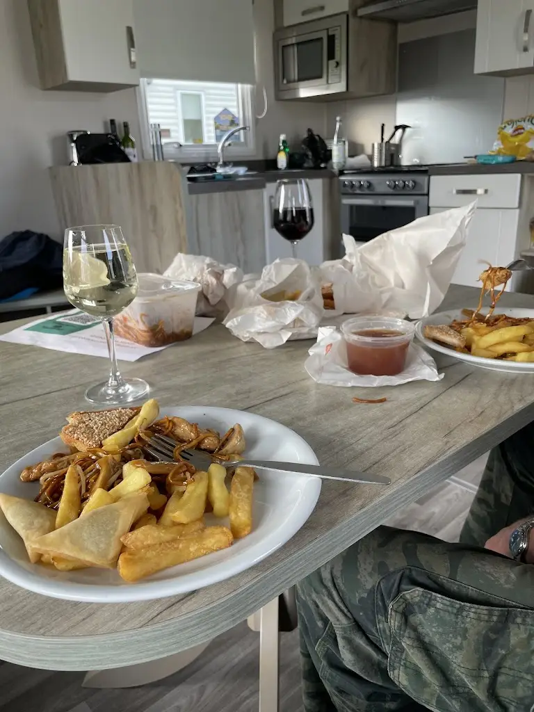 Sandra Hanford_Hong Kong_Hollym_review