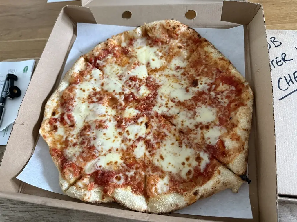 ROB33GTR_Mam! Ah'm 'ere_Hollym_review