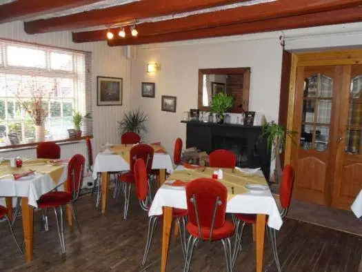 Zaras (The White Horse) restaurant in Hollym