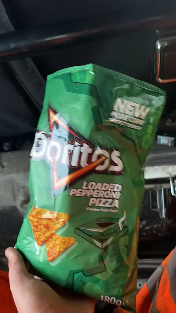 Munchies Til Midnight restaurant in Hollym