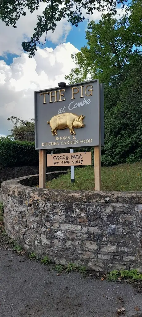 Jan Crabtree_THE PIG-at Combe_Honiton_recensione