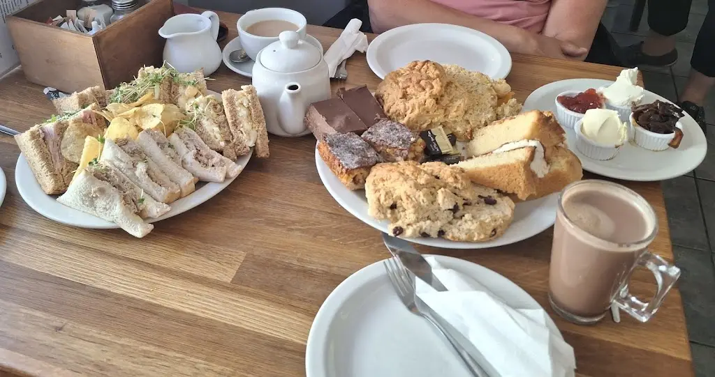 simone harper_Horatio's_Holt_review