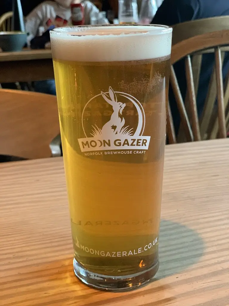 Sing Yan, William Leung_The Dun Cow_Holt_review