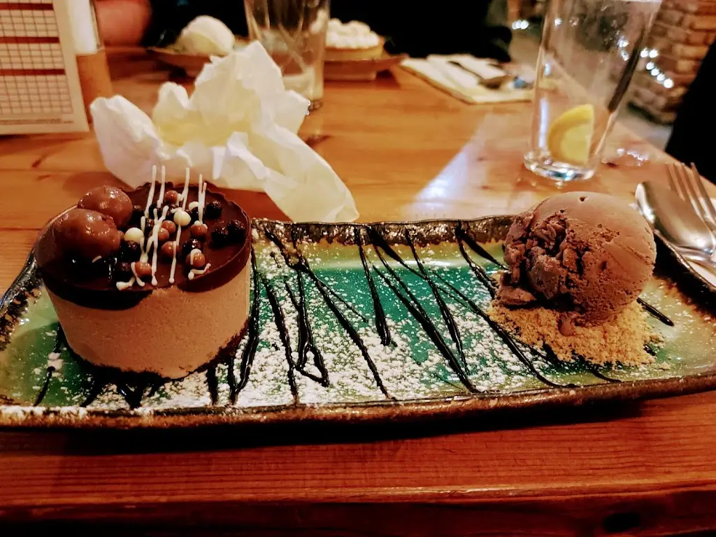 Ian Vessey_Royal Oak Inn & Knife & Cork Restaurant_Holton le Clay_review