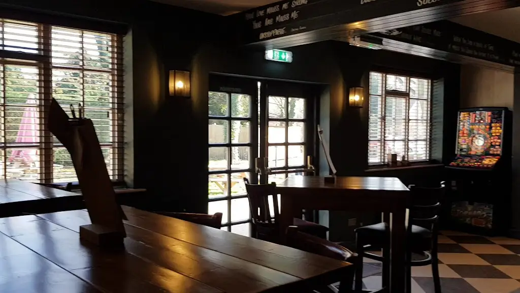 Royal Oak Inn & Knife & Cork Restaurant_Holton le Clay_slider_image_2