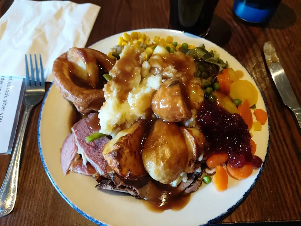 The Jug & Bottle_Holton le Clay_slider_image_3