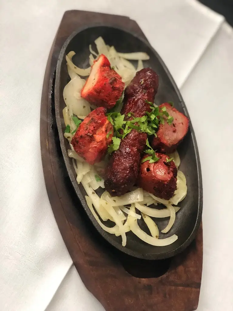 Ali's Indian Restaurant_Holton le Clay_slider_image_3